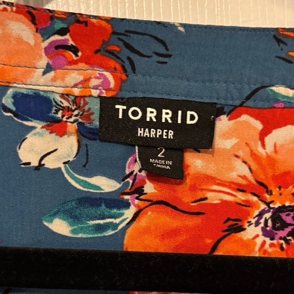 torrid beautiful teal floral button-front shirt with coral and aqua blooms🥰 - Picture 4 of 6